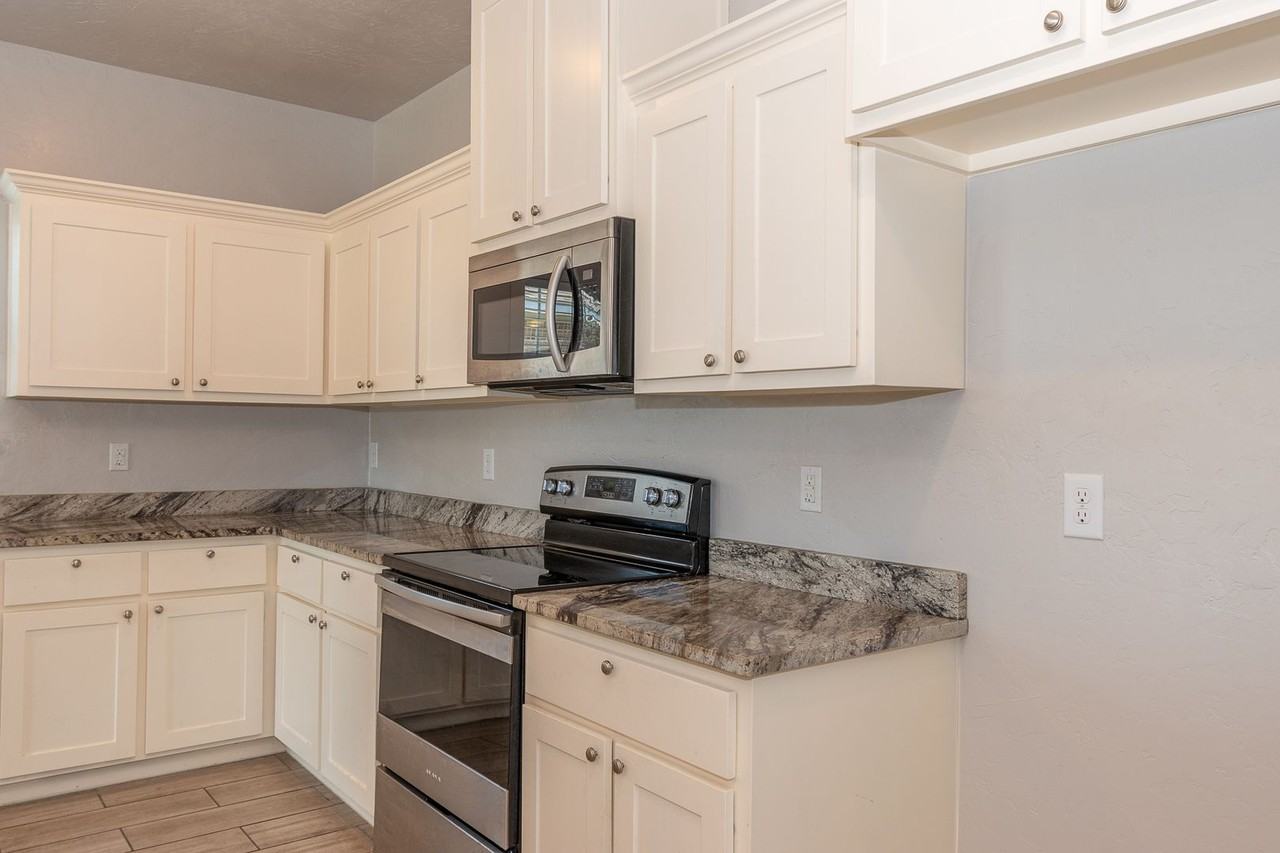 2505 Carver St - Photo 6 of 32