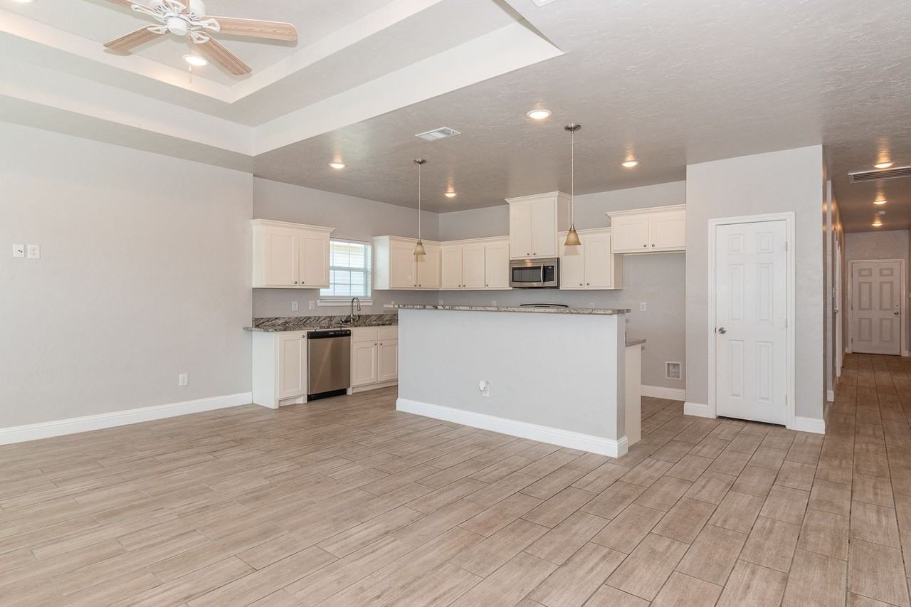 2505 Carver St - Photo 7 of 32