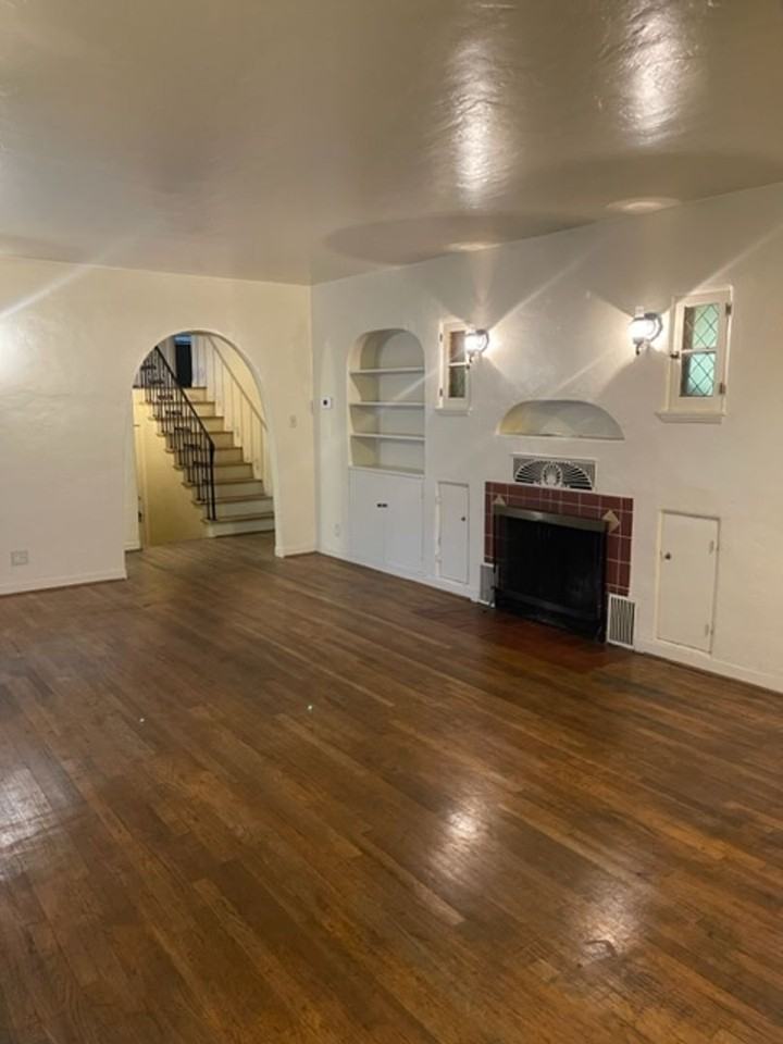 1106 N Court St - Photo 2 of 15