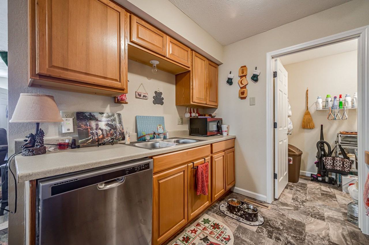 1423 W Rainey St - Photo 5 of 10