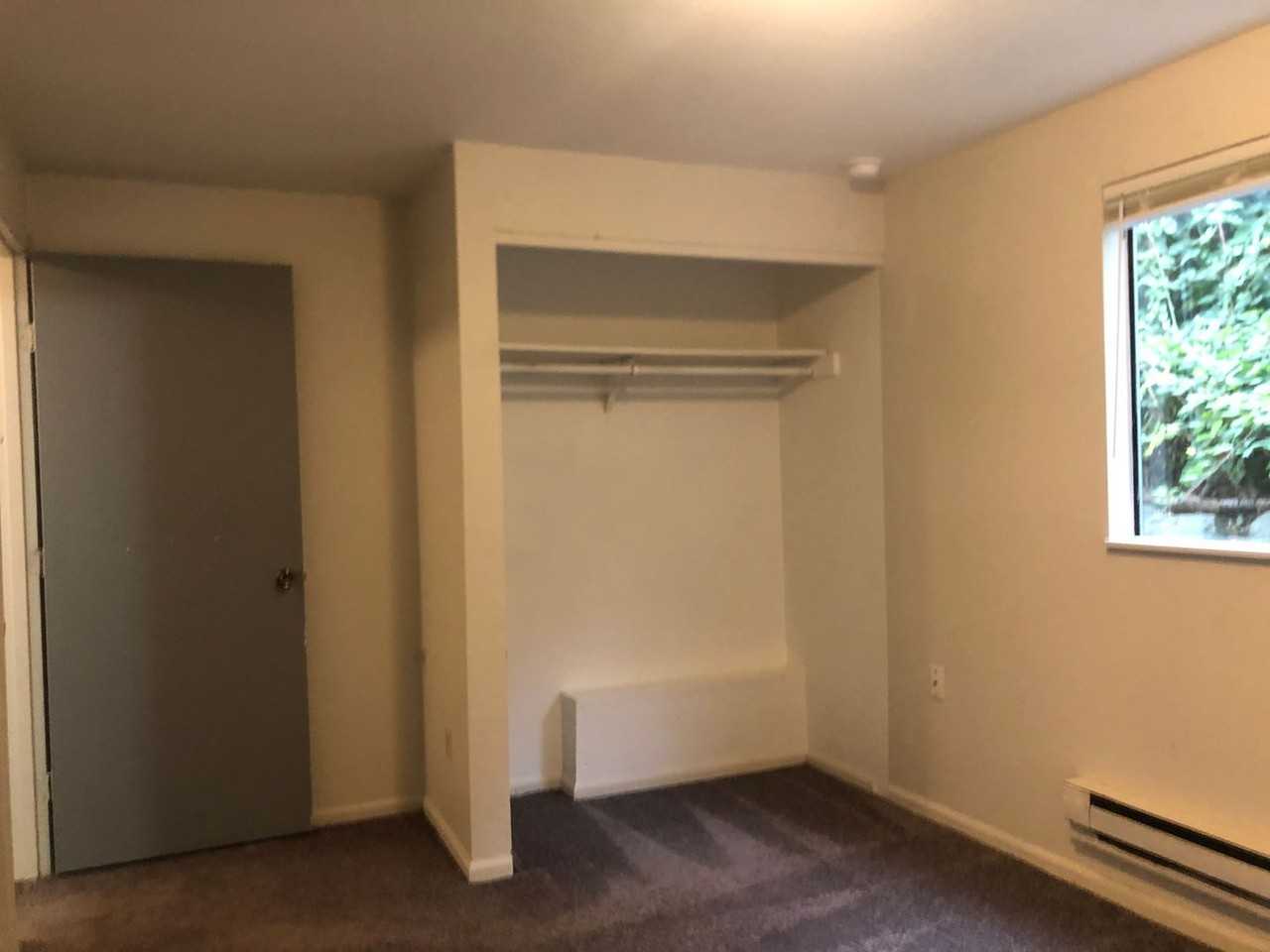 1221 Franklin St - Photo 7 of 15