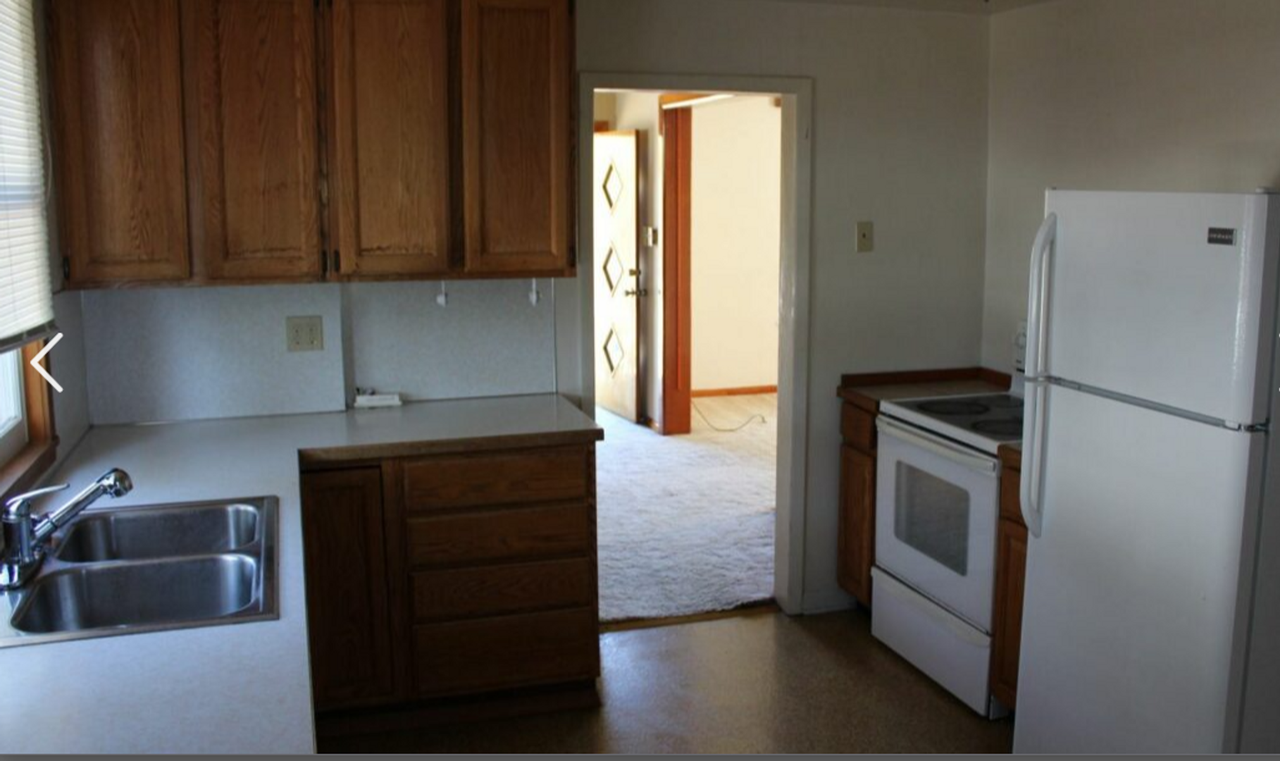 1247 Franklin St - Photo 3 of 8