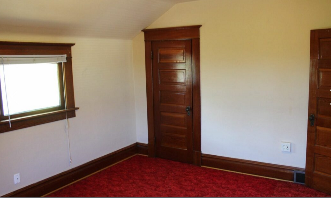 1247 Franklin St - Photo 6 of 8