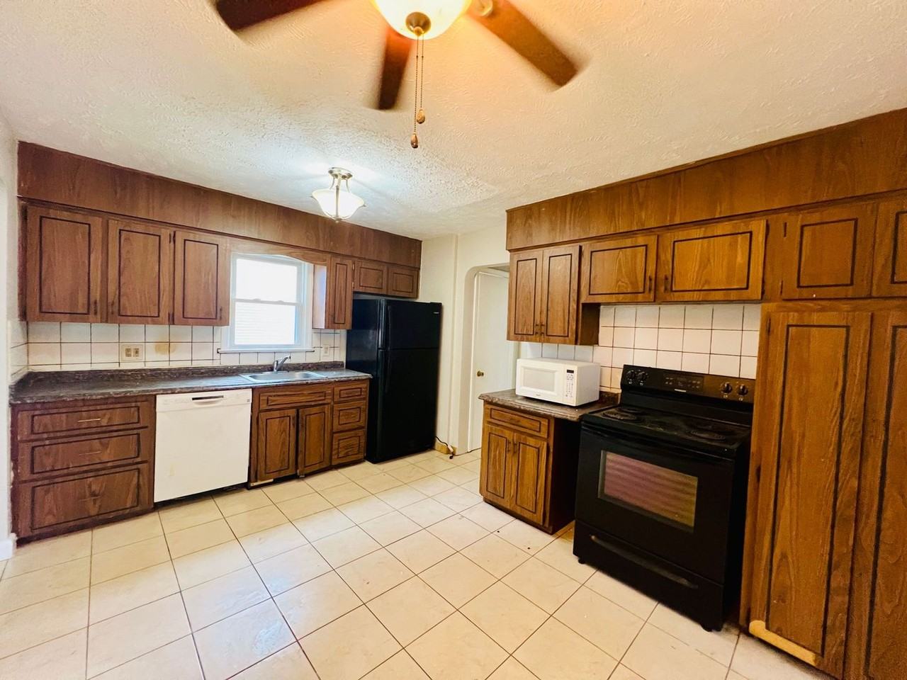 4046 Bluestone Rd - Photo 5 of 17