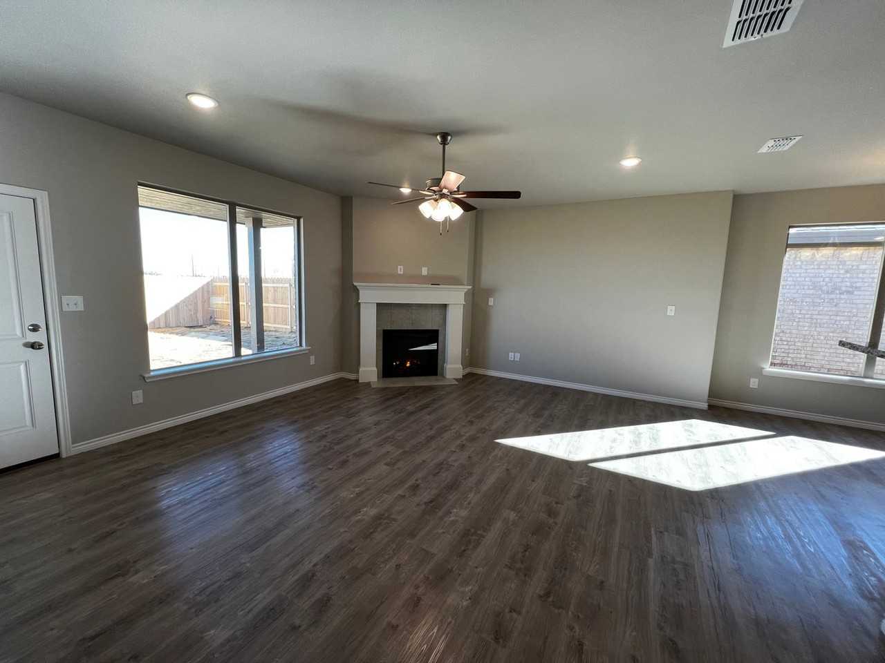 7018 10th St - Photo 3 of 22