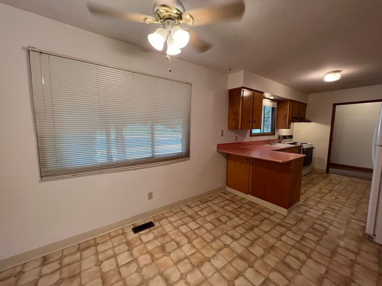 2355 Polk St - Photo 5 of 21