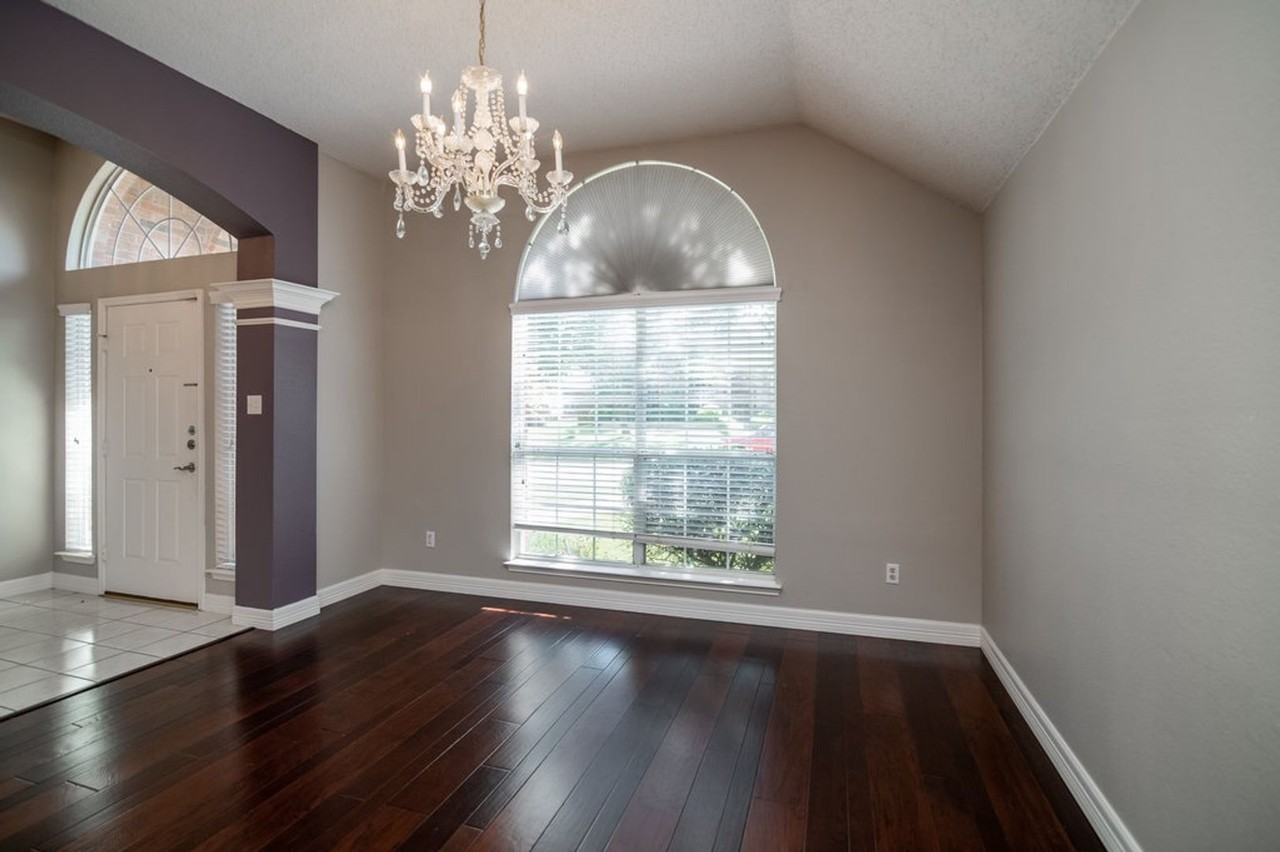 806 Amber Ct - Photo 4 of 31