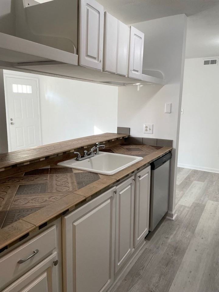 5716 Summit Arch - Photo 3 of 17