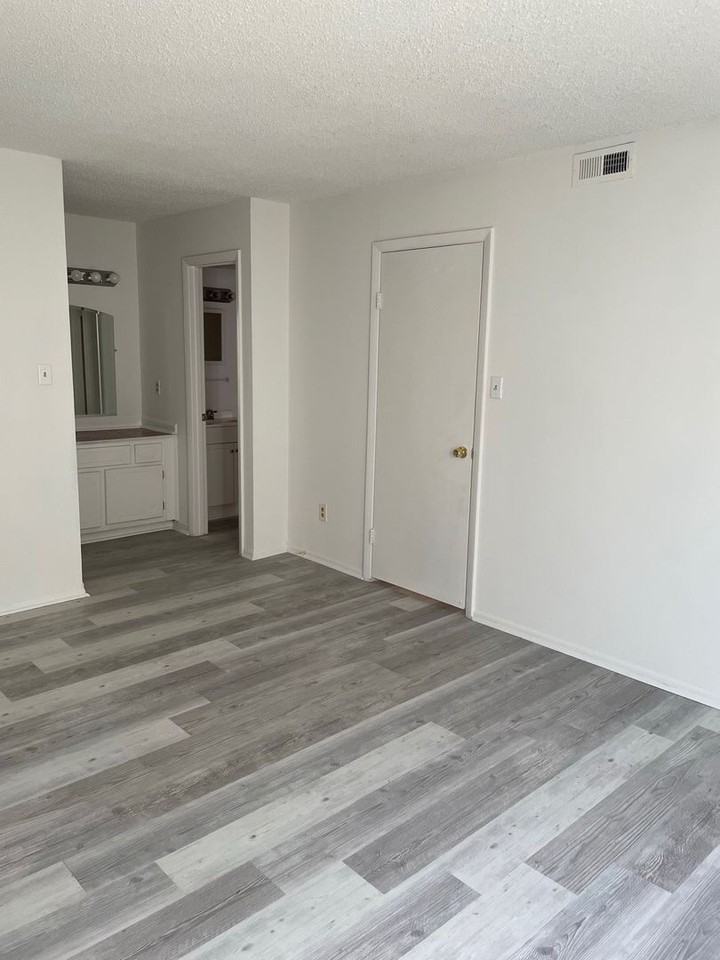 5716 Summit Arch - Photo 5 of 17