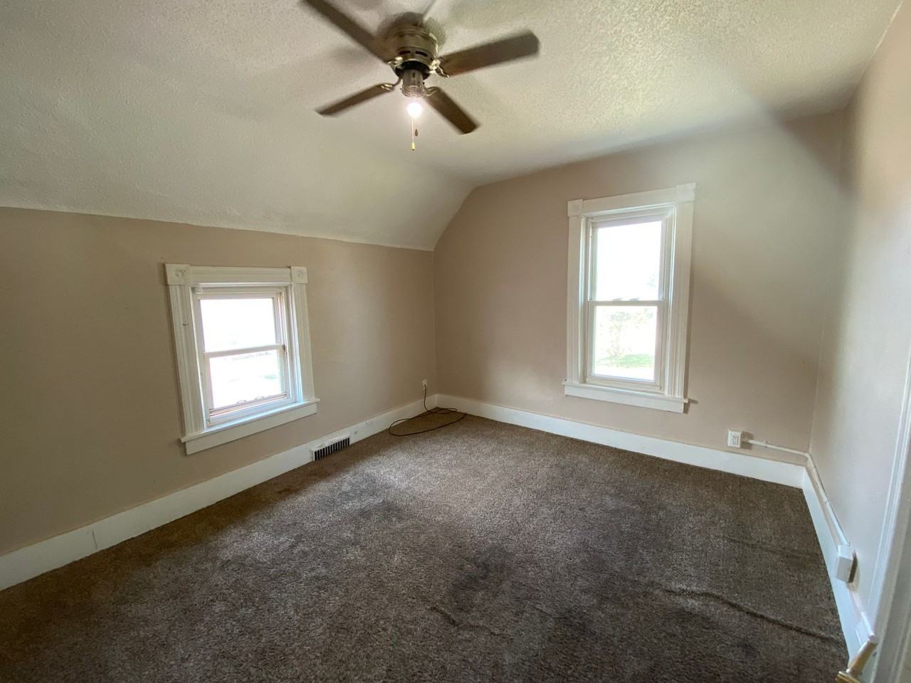 1129 South 21st Street - Photo 3 of 5