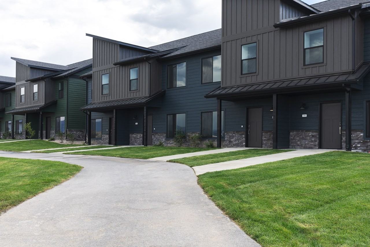 680 Baltoro Way - Photo 4 of 27