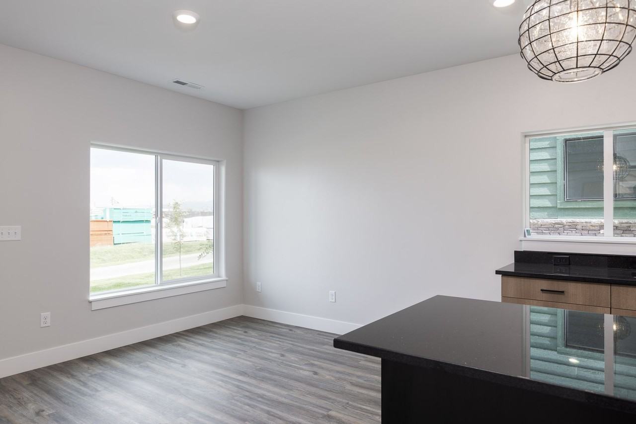 680 Baltoro Way - Photo 5 of 27