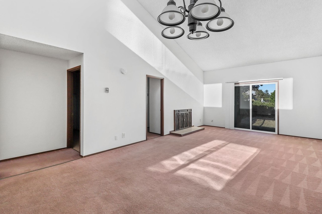 395 S Oak Harbor St #111 - Photo 4 of 15