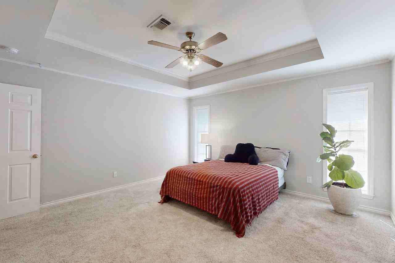 1006 Woodhaven Cir - Photo 3 of 28