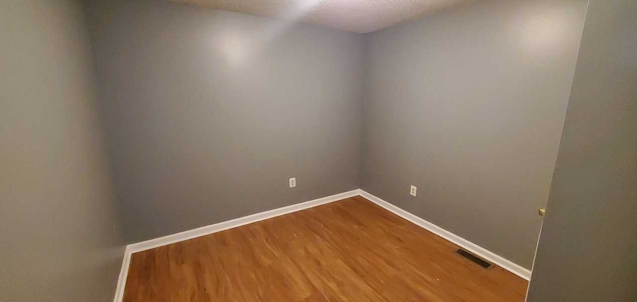 1809 Gatewood Ave - Photo 2 of 11