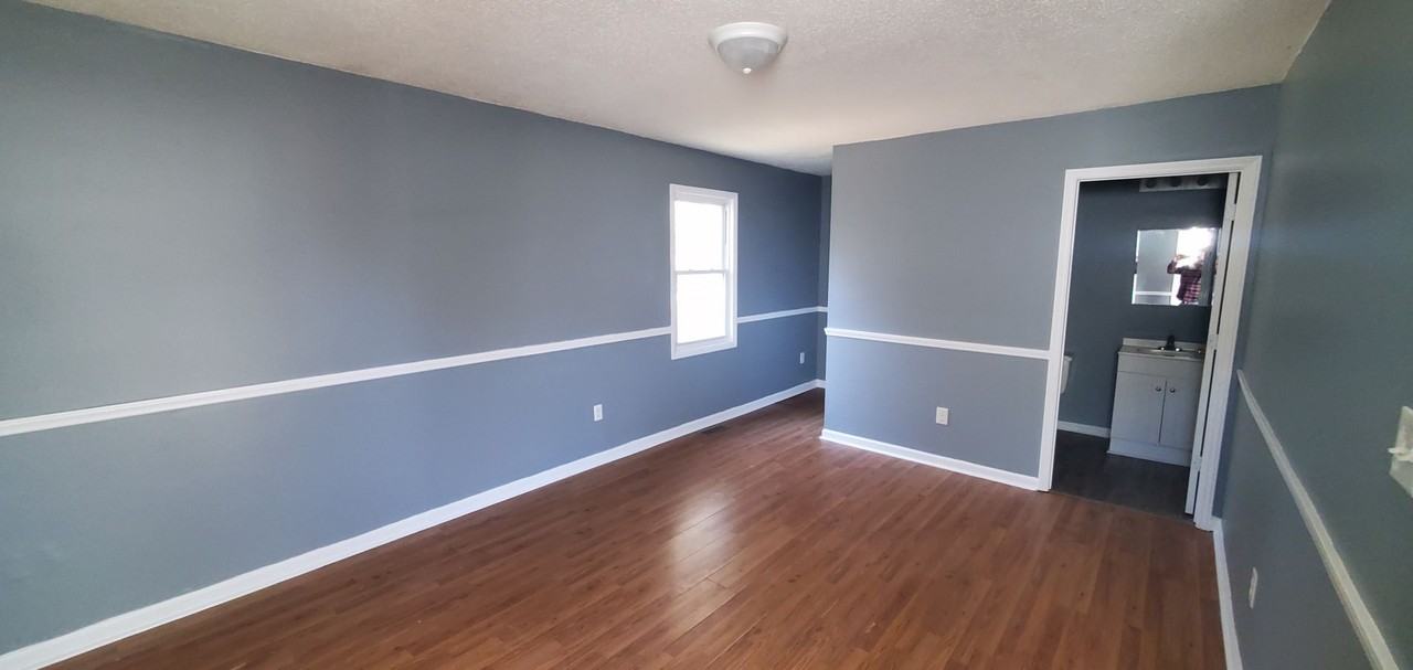 1809 Gatewood Ave - Photo 3 of 11