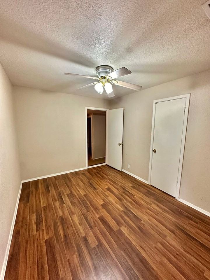 2701 Raney St - Photo 7 of 24