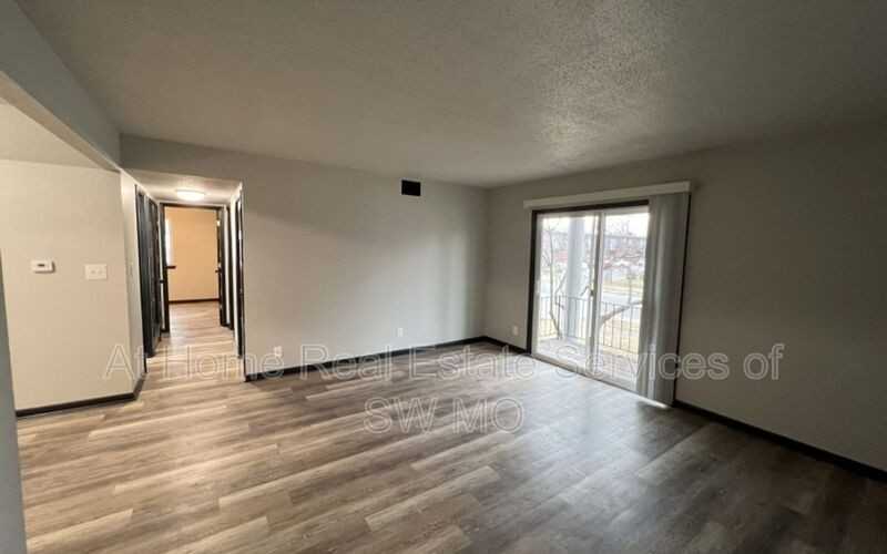 1242 E Cherry St #204 - Photo 3 of 12