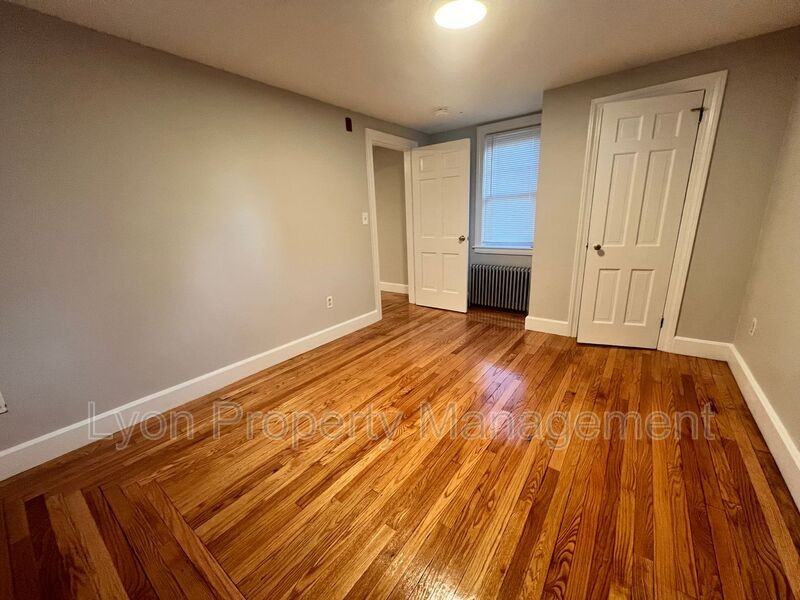 1594 Lonsdale Ave #1R - Photo 3 of 9