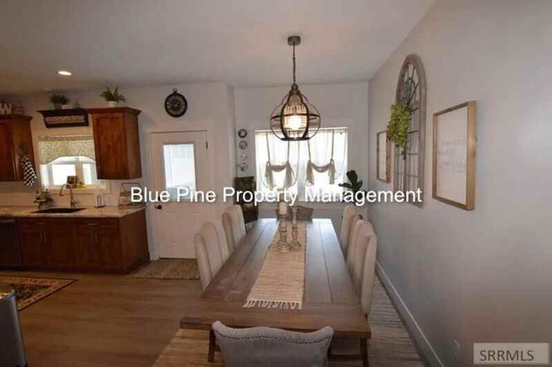 705 Birmingham Ln - Photo 5 of 26