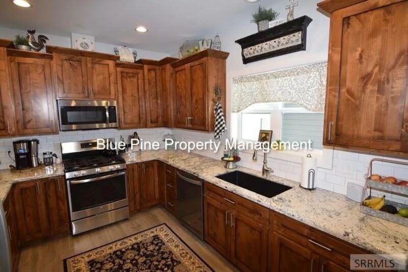 705 Birmingham Ln - Photo 6 of 26