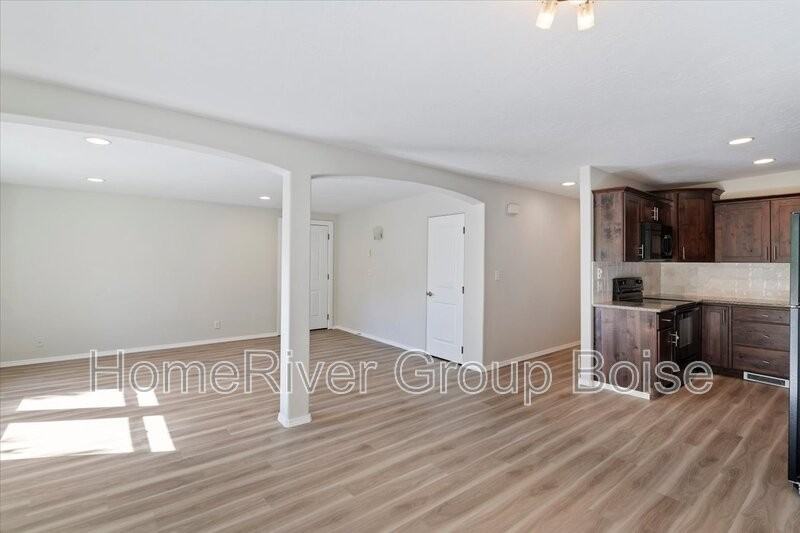 2607 N Lancaster Dr #101 - Photo 2 of 29