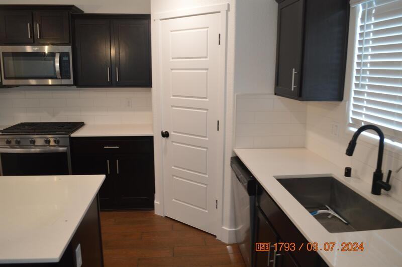 1663 Thistle Ln - Photo 5 of 27