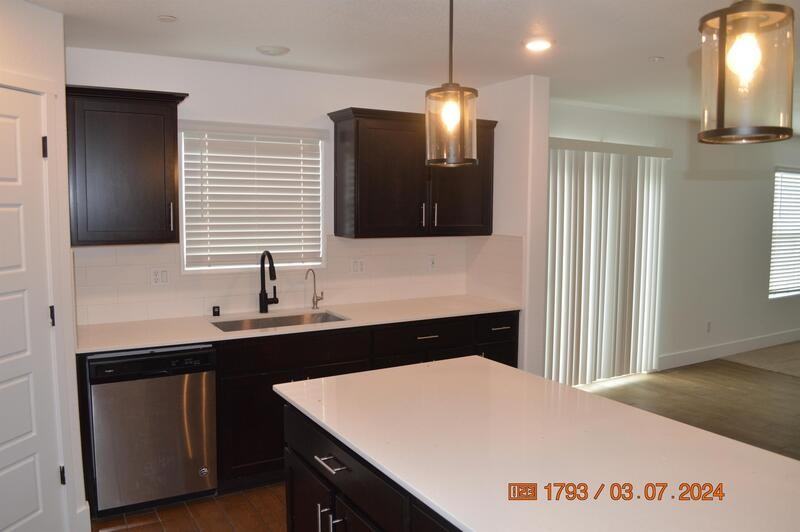 1663 Thistle Ln - Photo 6 of 27