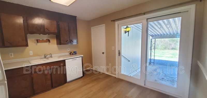 133 Carriage Dr #B - Photo 3 of 10