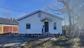 featured image of 2425 Ernest St