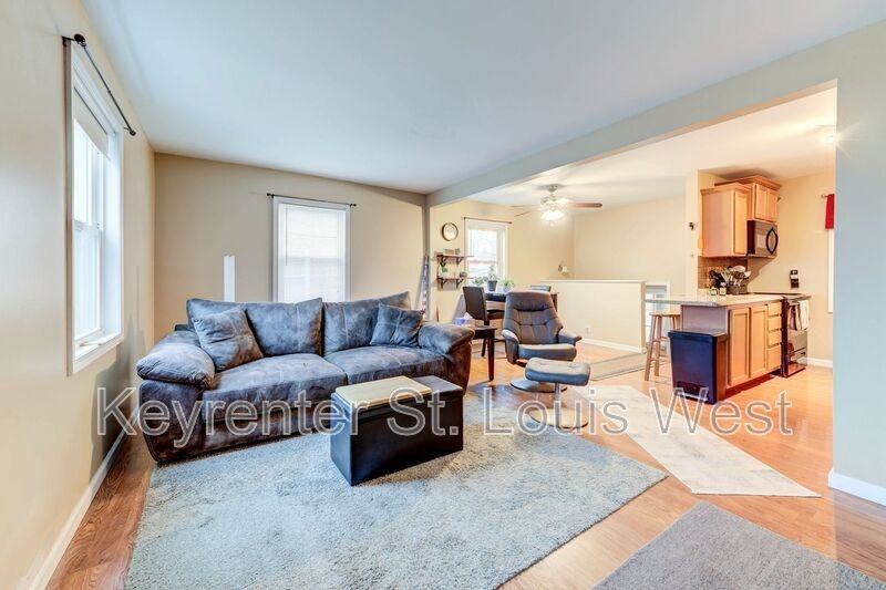 2817 Mohattan Ln - Photo 3 of 20