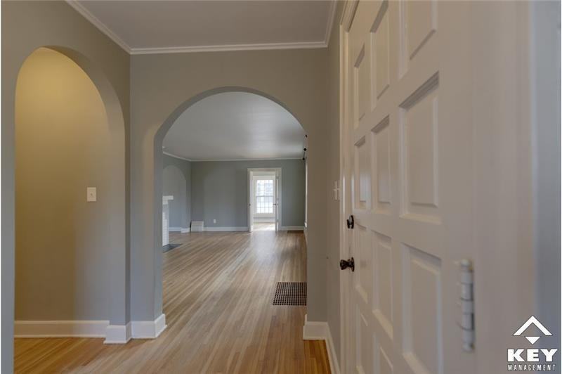 416 S Crestway St - Photo 2 of 35