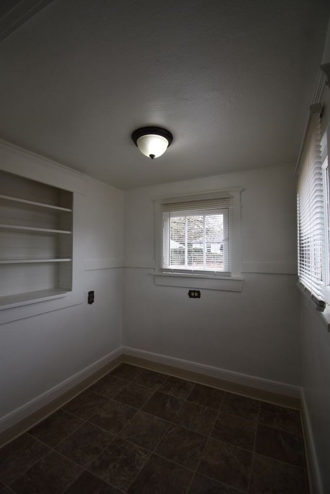 1503 Queen Ave Sw - Photo 5 of 15