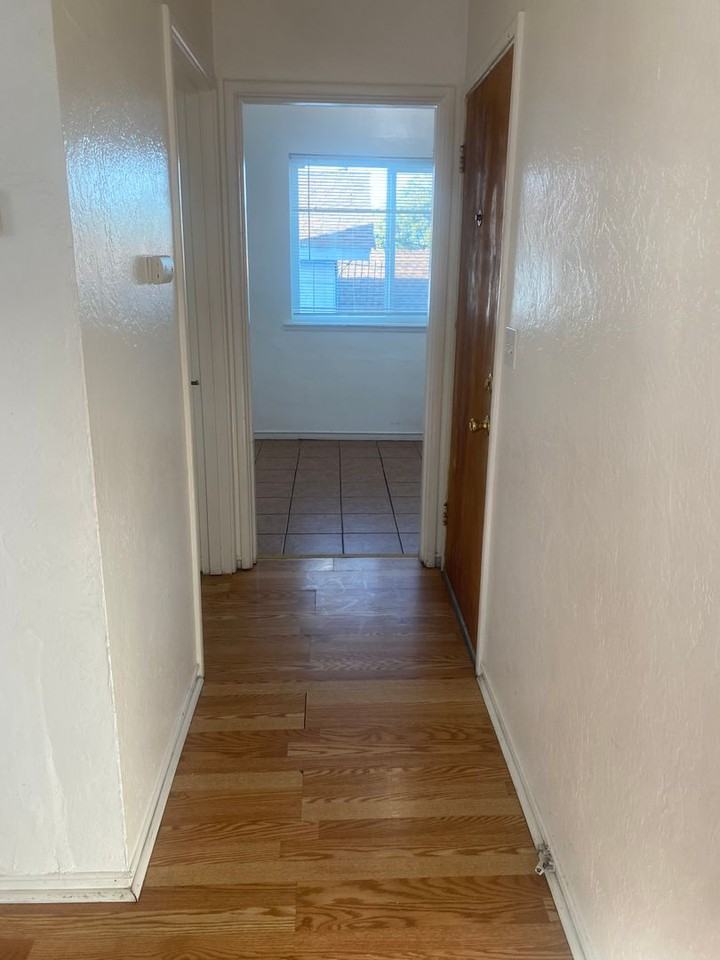 khomark - Photo 2 of 12