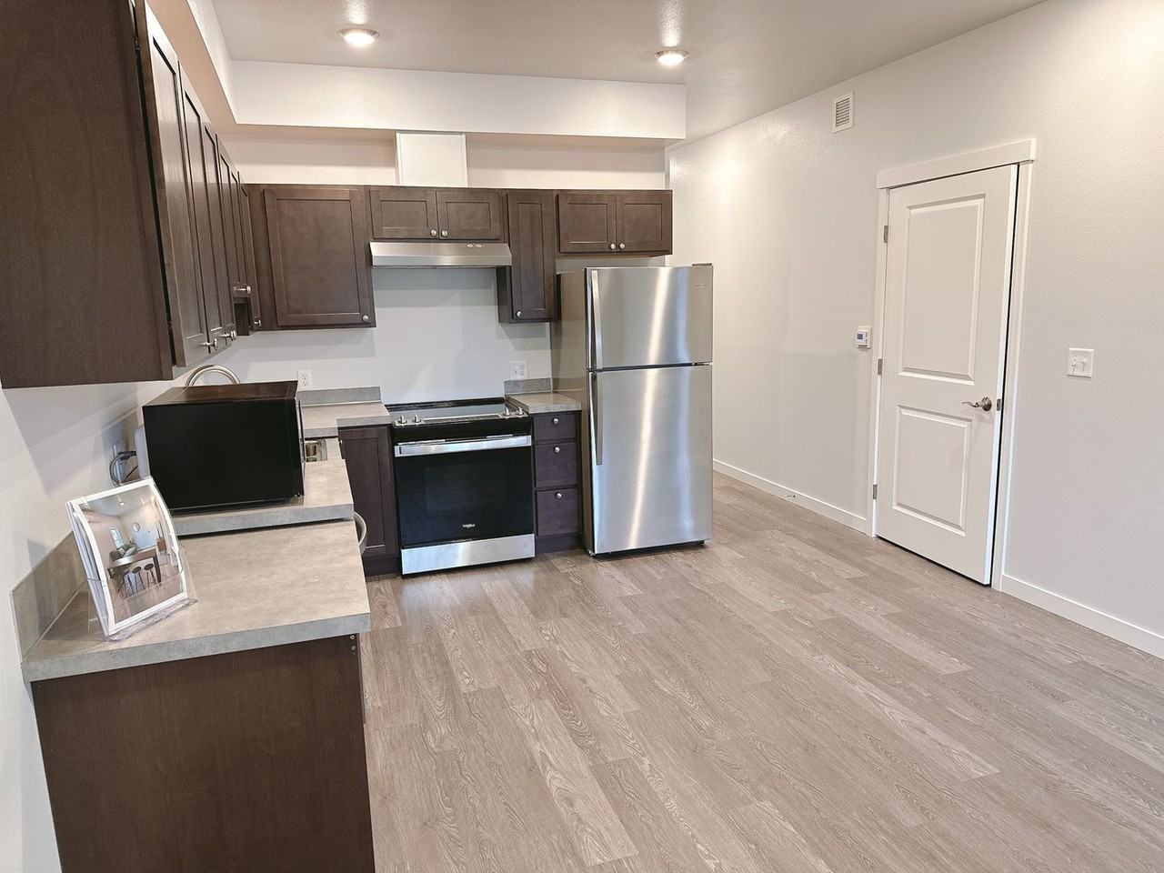 600 E Maple St - Photo 4 of 34