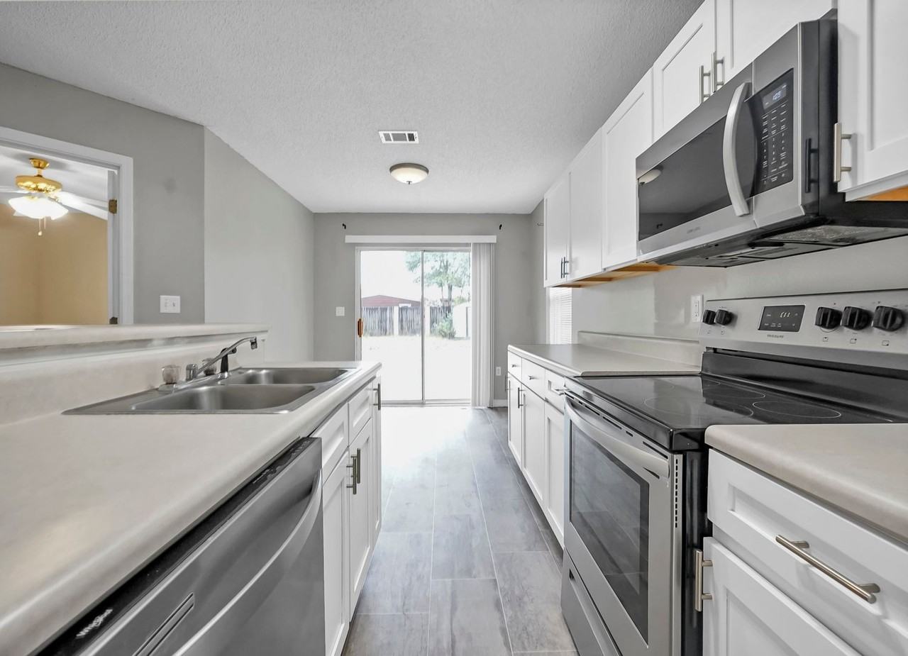 2953 Sholtz Ave - Photo 3 of 26