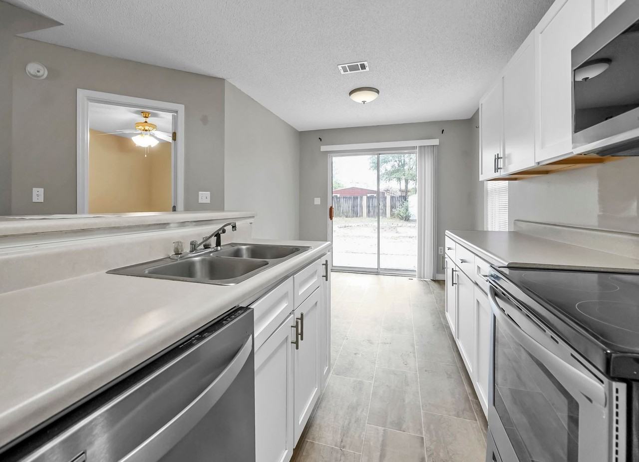 2953 Sholtz Ave - Photo 6 of 26