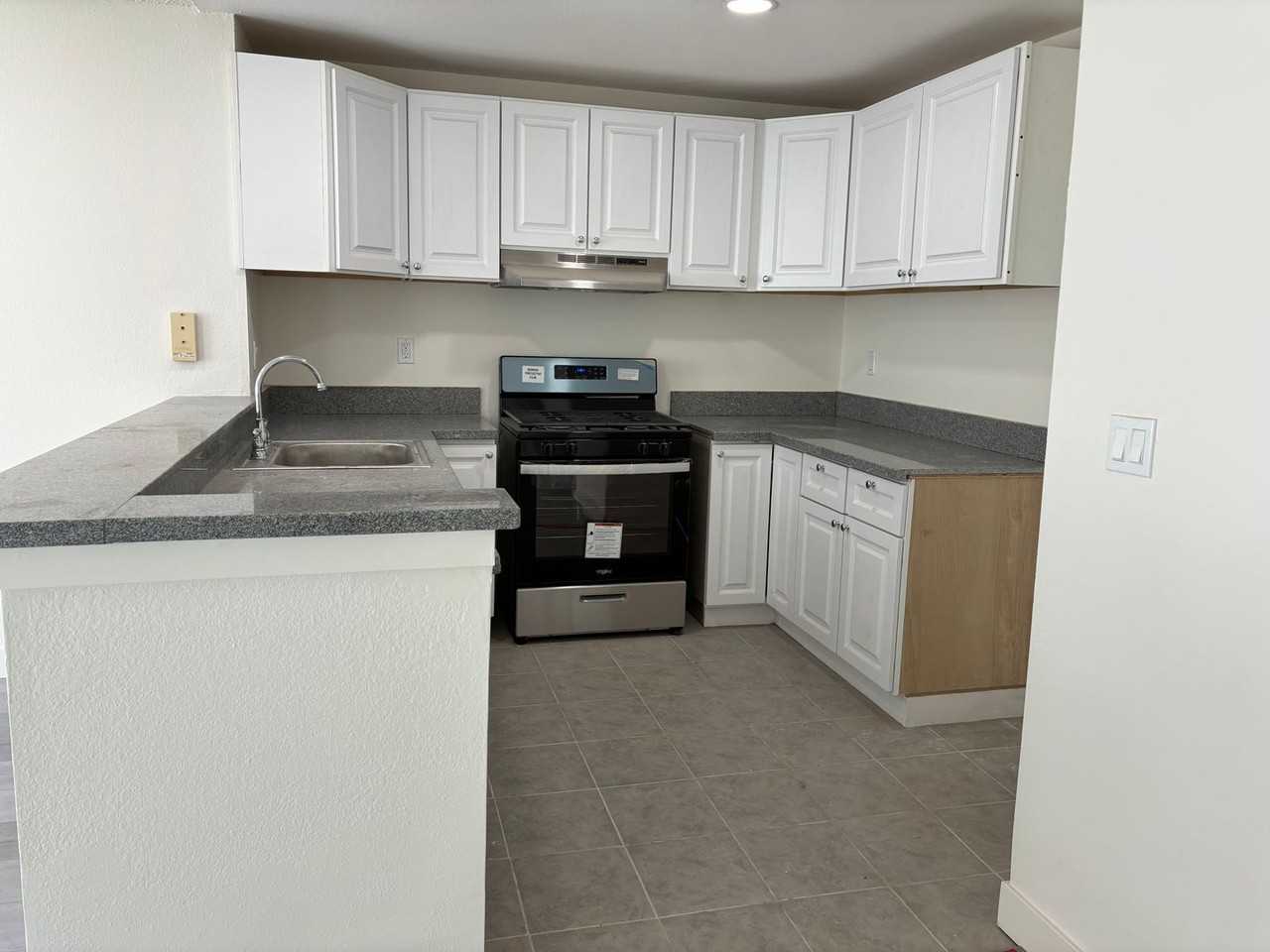 Louise, 914 N. - Photo 2 of 23