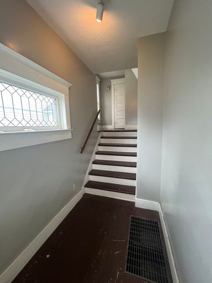 Duplex at 1400 SW 6th Street - Photo 2 of 10