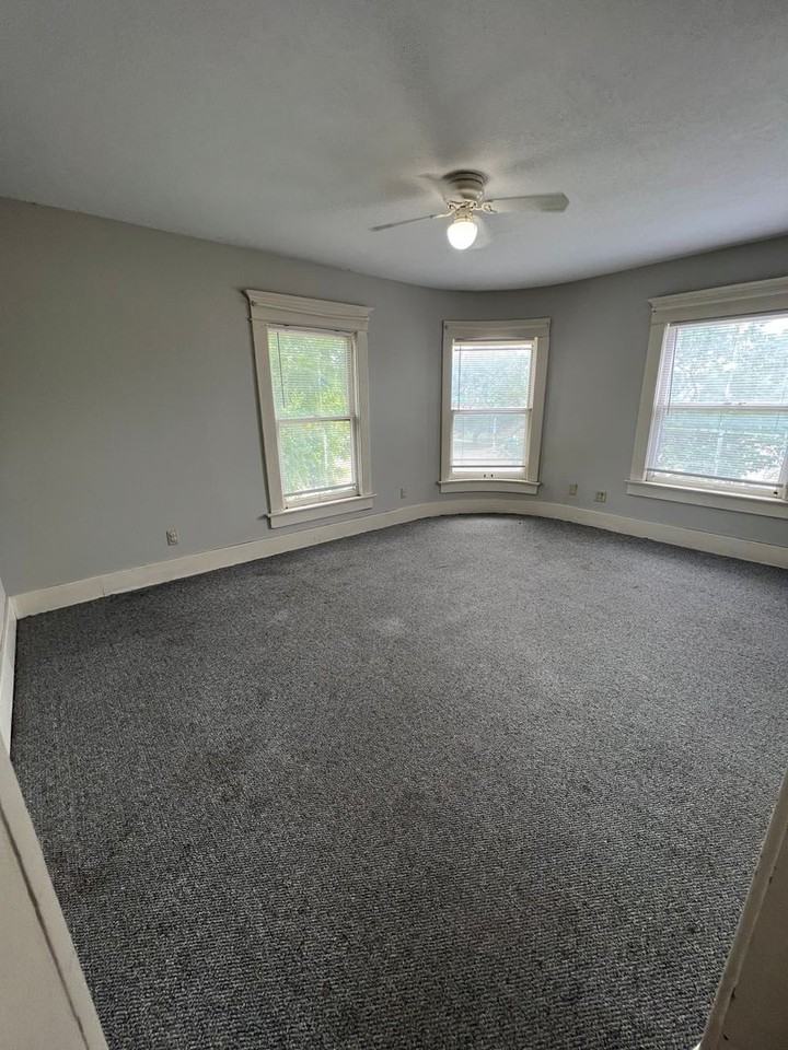 Duplex at 1400 SW 6th Street - Photo 3 of 10