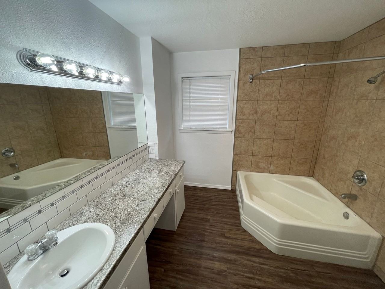 3614 28th St - Photo 7 of 13