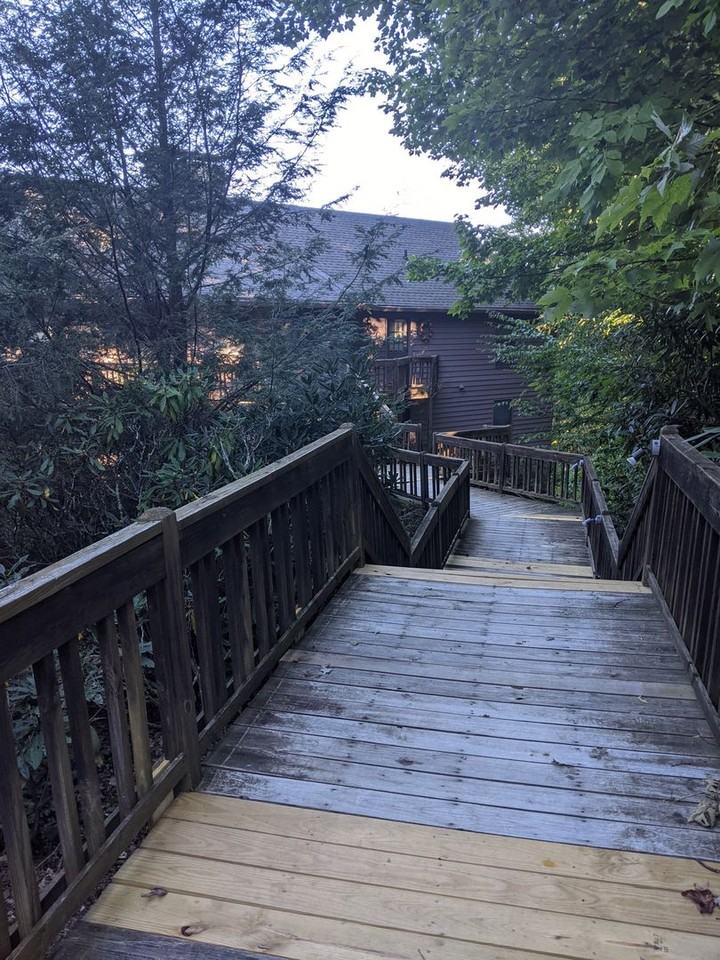 415 Woodridge Dr - Photo 2 of 41