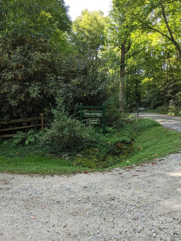 415 Woodridge Dr - Photo 7 of 41