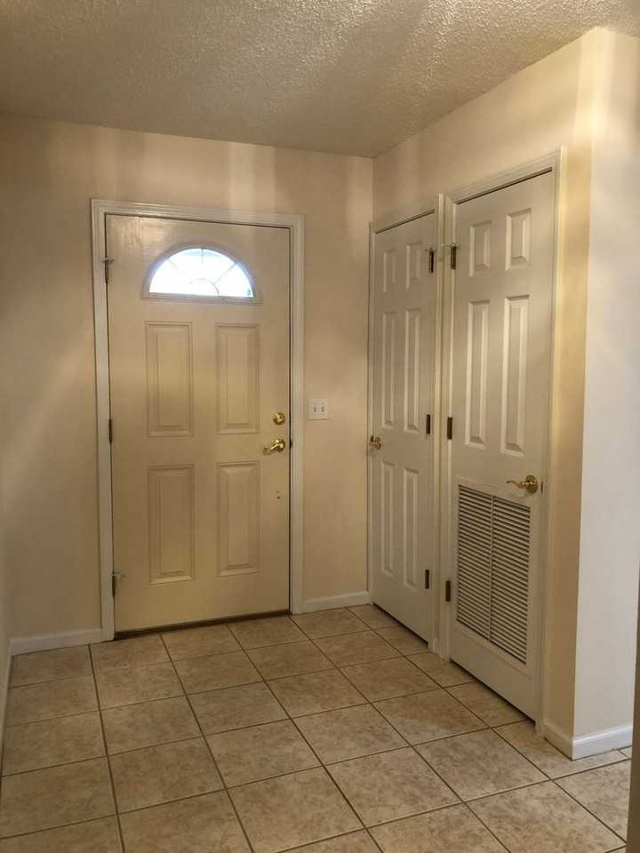 258 Windsor Garden Dr - Photo 2 of 27