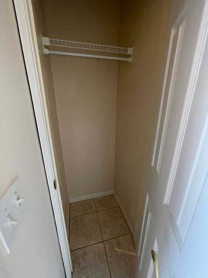 258 Windsor Garden Dr - Photo 3 of 27