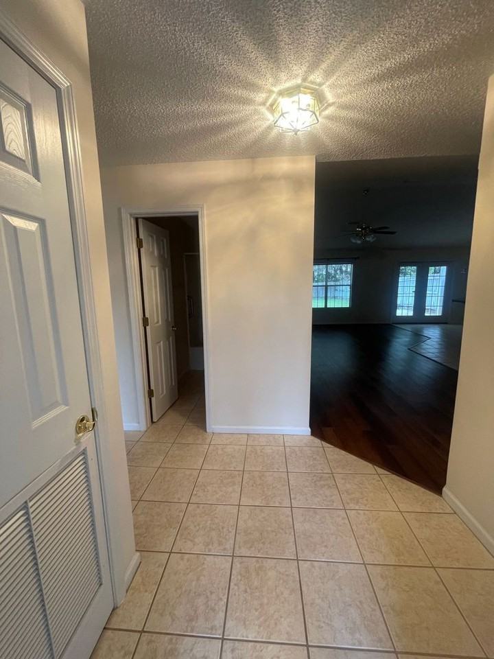 258 Windsor Garden Dr - Photo 4 of 27