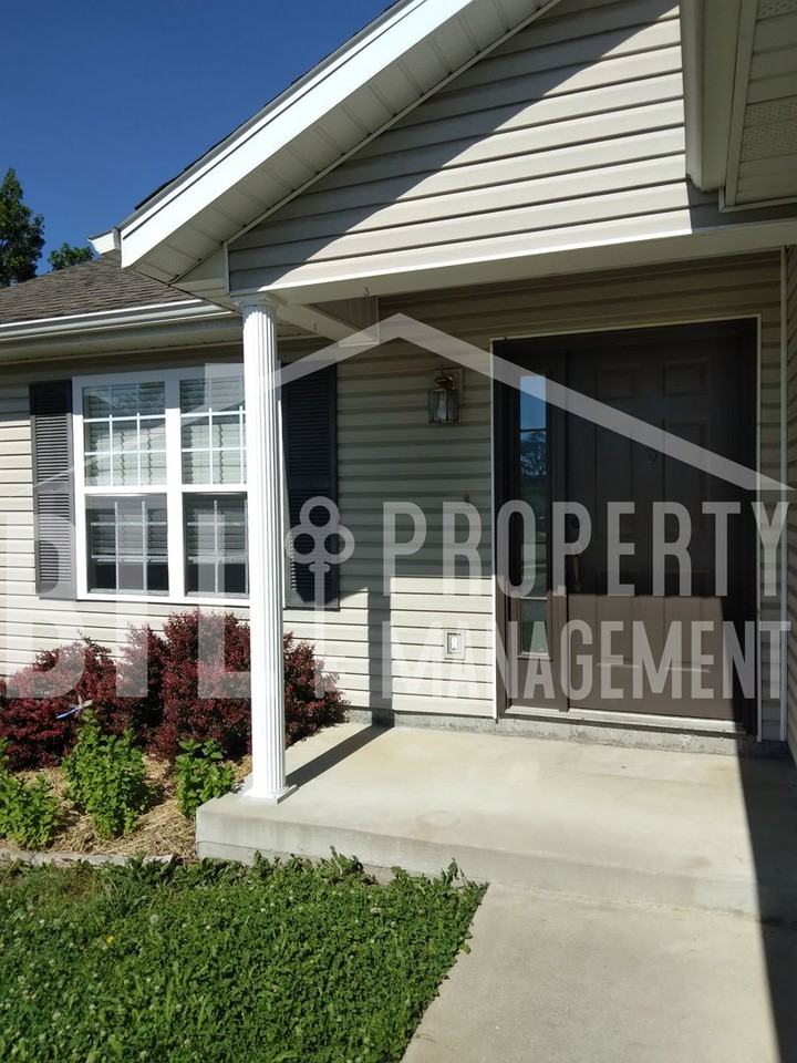 252 Forest Ln - Photo 3 of 21