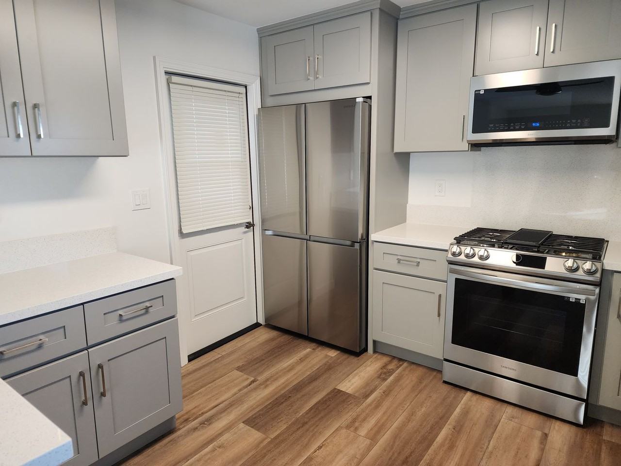 8042 Taylor Dr - Photo 6 of 20