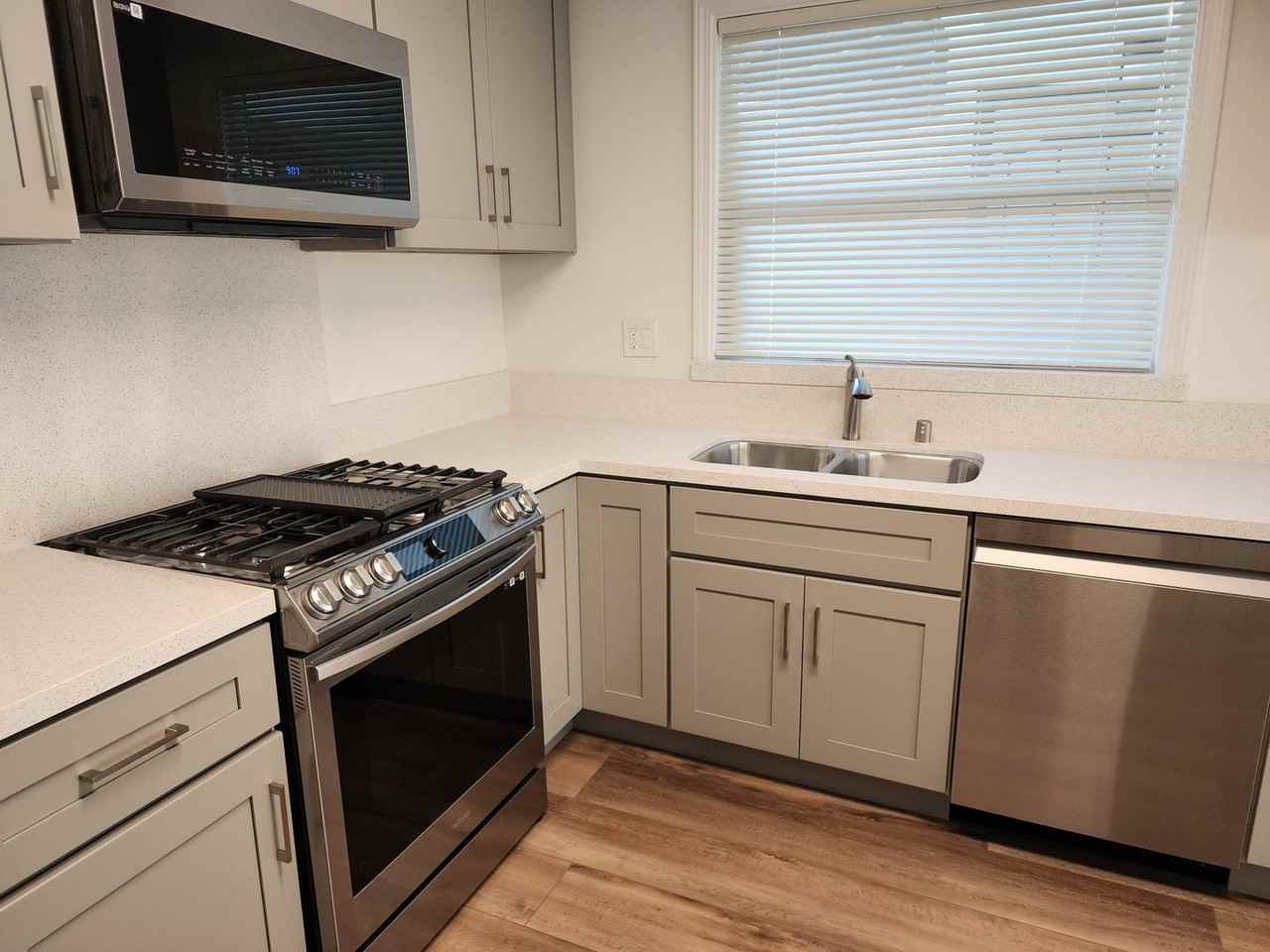 8042 Taylor Dr - Photo 7 of 20