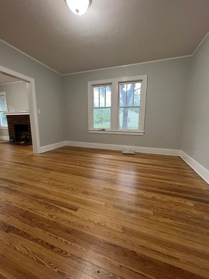 1102 Ne 3rd Ave - Photo 3 of 16